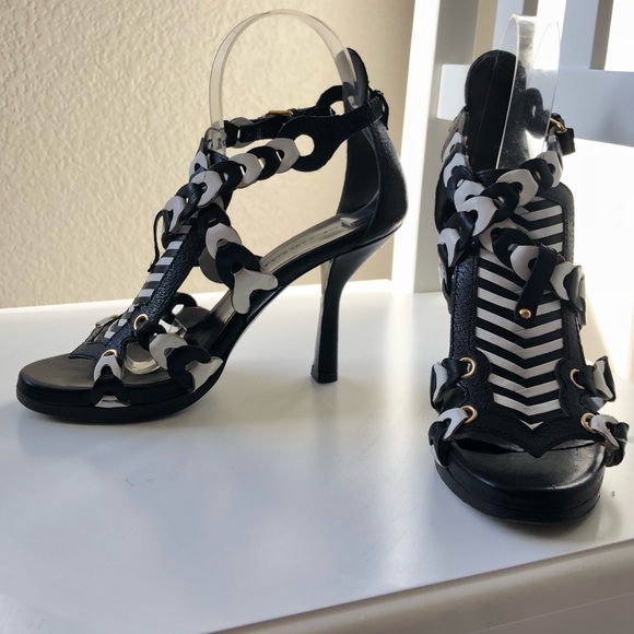Gorgeous unique Balenciaga leather heeled sandals - Picture 3 of 10